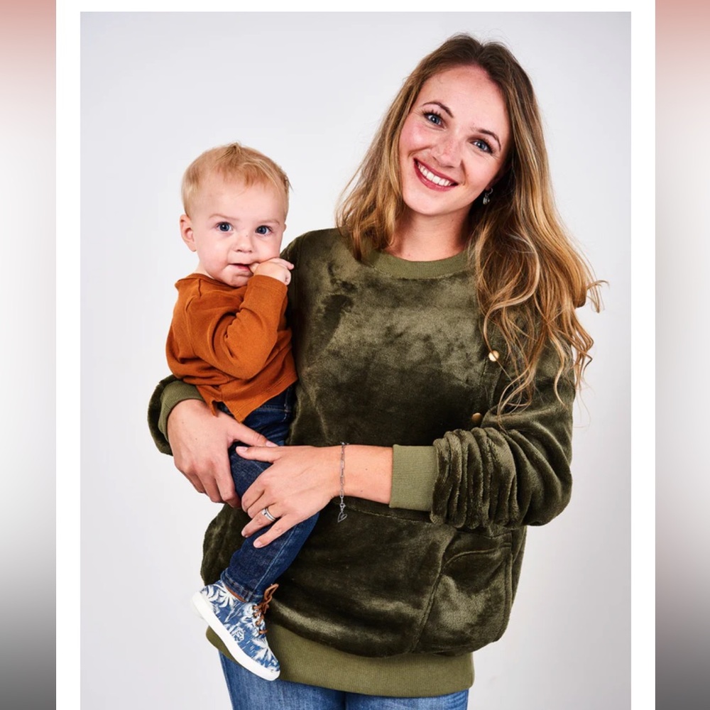 Latched Mama fleece snap nursing pullover
